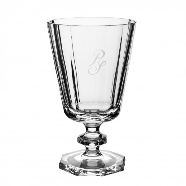 Handgeschliffenes Weinglas aus edlem Bleikristall mit graviertem Monogramm.