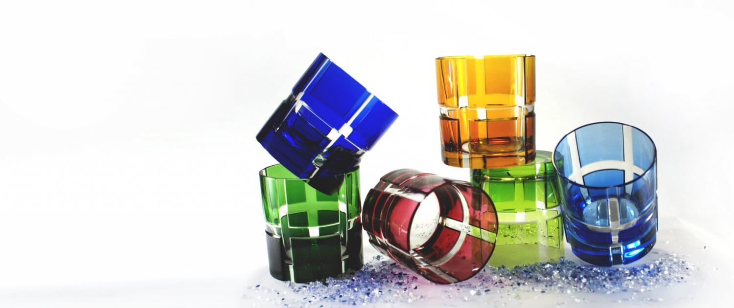 Farbige Whiskytumbler aus Bleikristall in Überfangtechnik