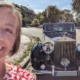 Designerin Petra Maria Schuette vor dem Rolls- Royce Silverwraith von 1951